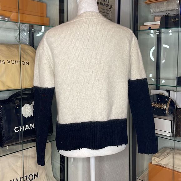 SUNDRY | Crew Neck Color Block Sweater in White and Gray - Picture 3 of 4